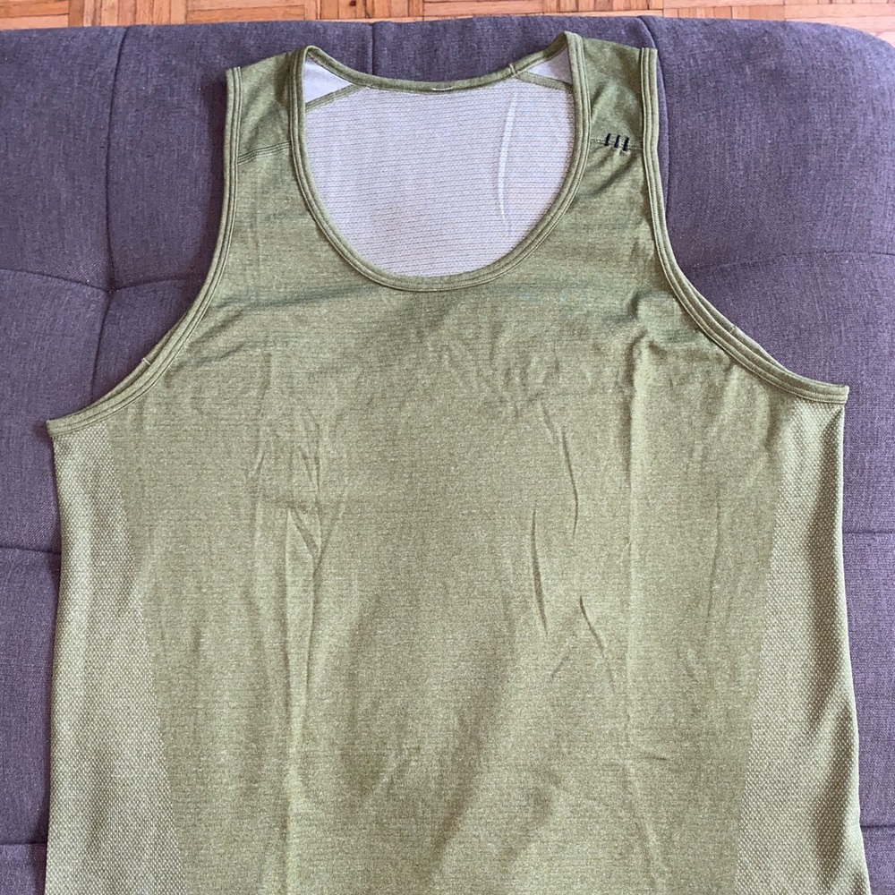 Lululemon Metal Vent Tank in Large